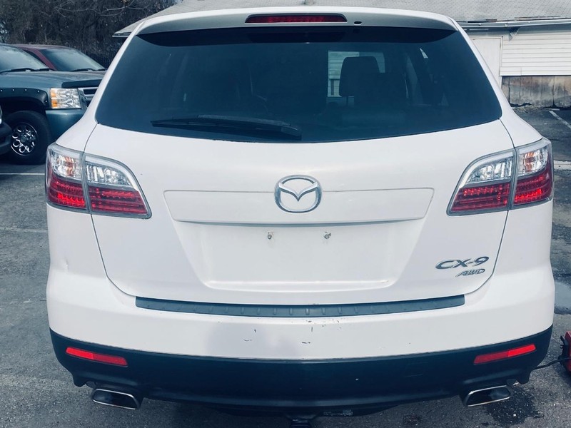 Mazda CX-9 Vehicle Full-screen Gallery Image 04