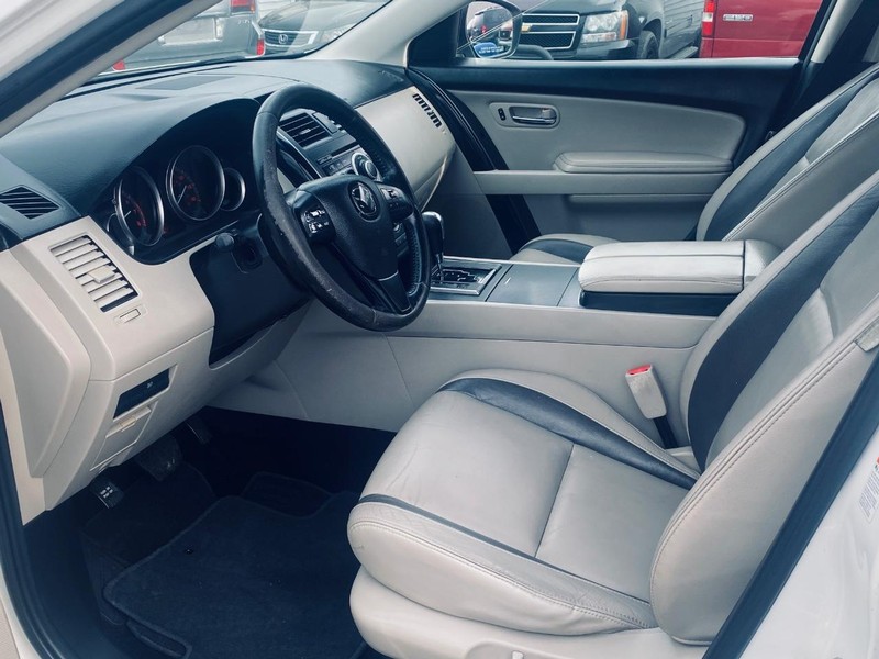 Mazda CX-9 Vehicle Full-screen Gallery Image 12