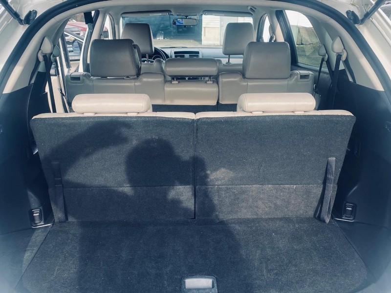 Mazda CX-9 Vehicle Full-screen Gallery Image 17