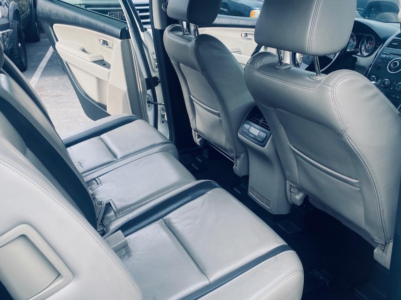Mazda CX-9 Vehicle Full-screen Gallery Image 19