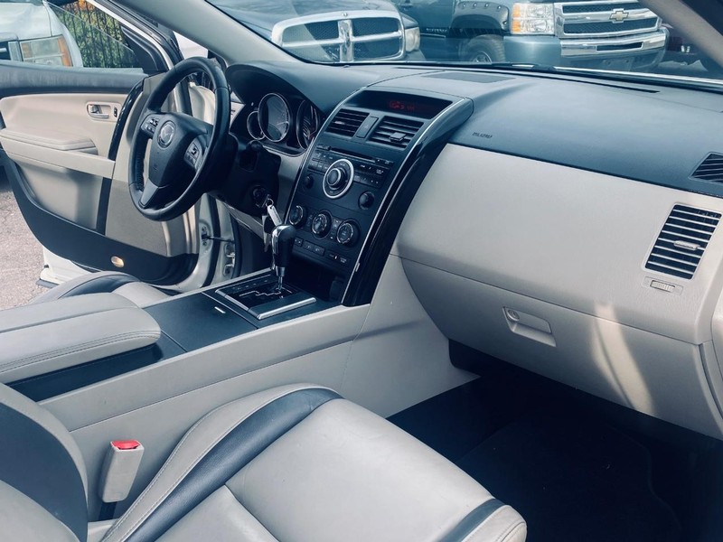 Mazda CX-9 Vehicle Full-screen Gallery Image 22