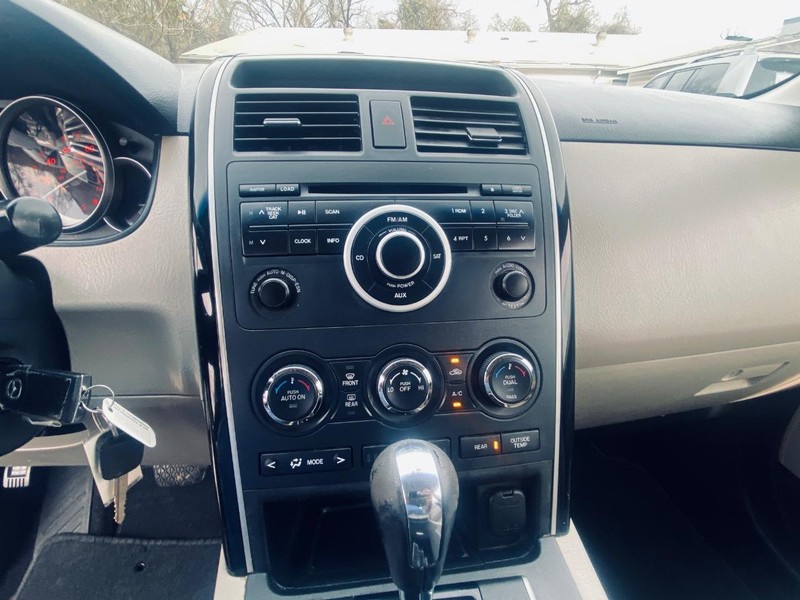 Mazda CX-9 Vehicle Full-screen Gallery Image 27