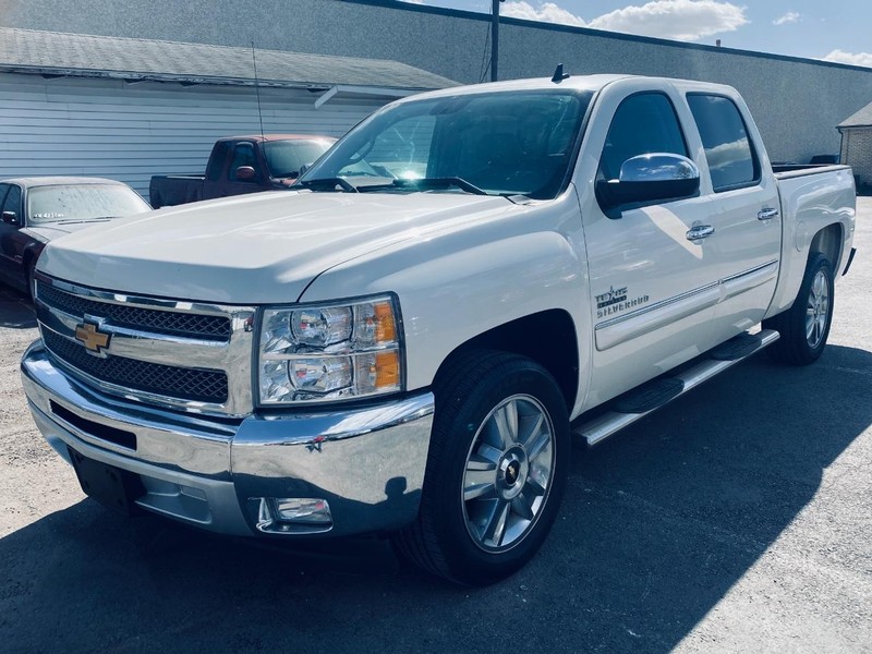 Chevrolet Silverado 1500 Vehicle Full-screen Gallery Image 02