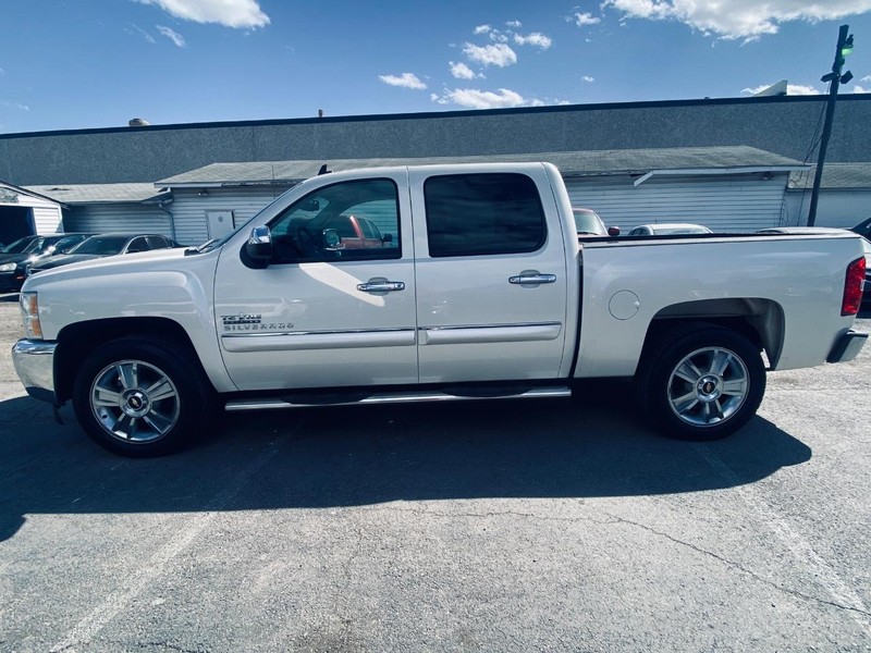 Chevrolet Silverado 1500 Vehicle Full-screen Gallery Image 03