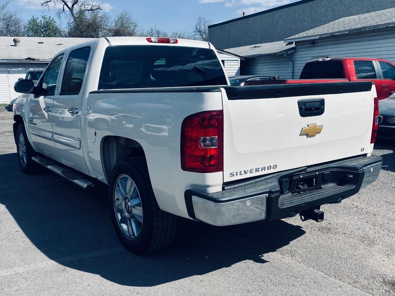 Chevrolet Silverado 1500 Vehicle Full-screen Gallery Image 04