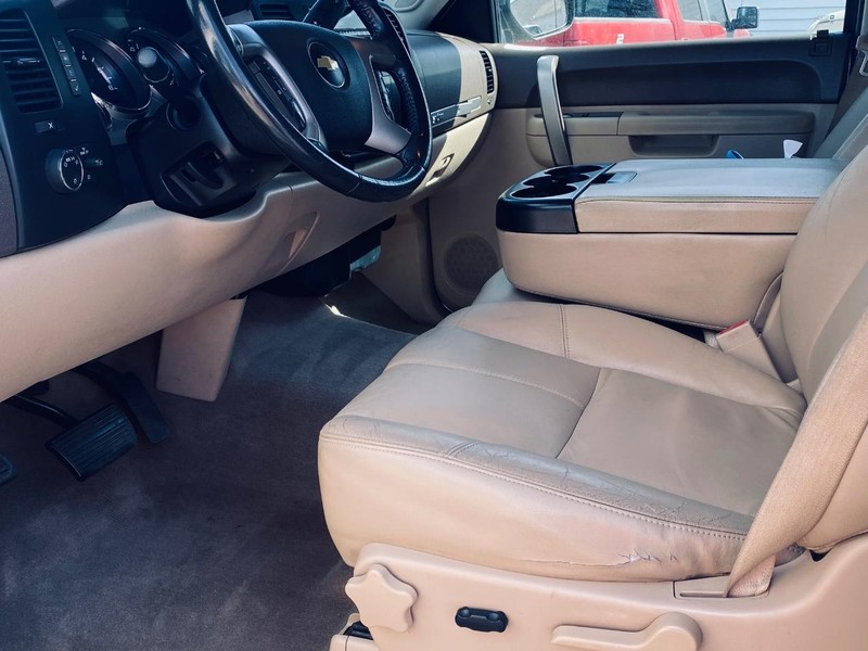 Chevrolet Silverado 1500 Vehicle Full-screen Gallery Image 13