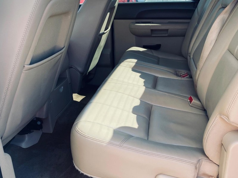 Chevrolet Silverado 1500 Vehicle Full-screen Gallery Image 16