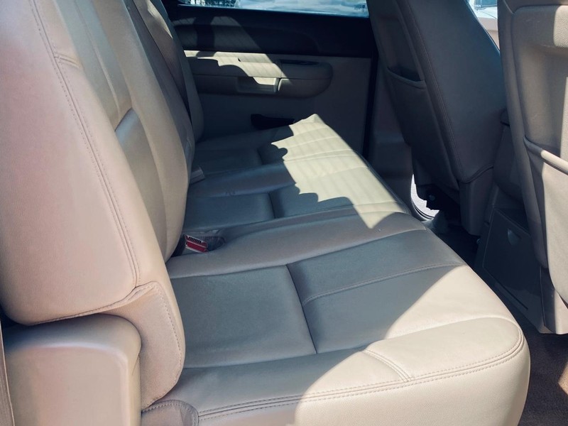 Chevrolet Silverado 1500 Vehicle Full-screen Gallery Image 19
