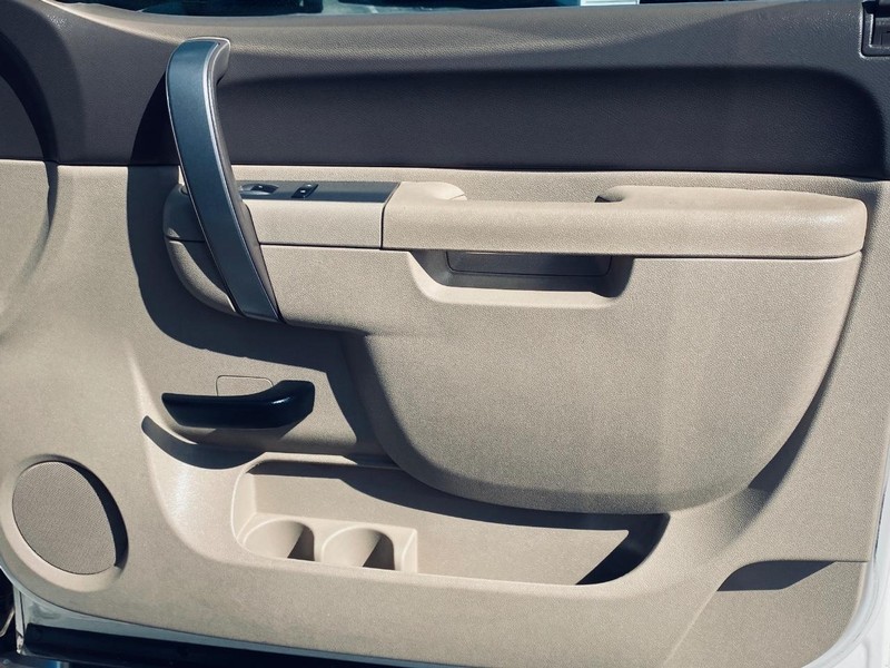 Chevrolet Silverado 1500 Vehicle Full-screen Gallery Image 21