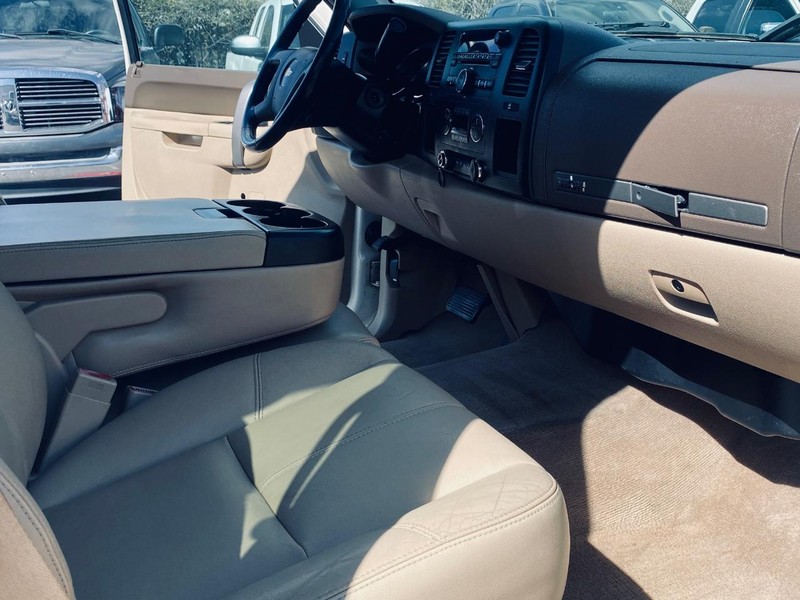 Chevrolet Silverado 1500 Vehicle Full-screen Gallery Image 22