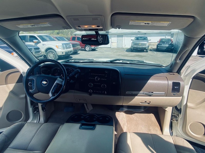 Chevrolet Silverado 1500 Vehicle Full-screen Gallery Image 23