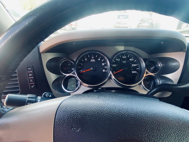 Chevrolet Silverado 1500 Vehicle Full-screen Gallery Image 25