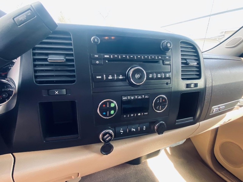 Chevrolet Silverado 1500 Vehicle Full-screen Gallery Image 26