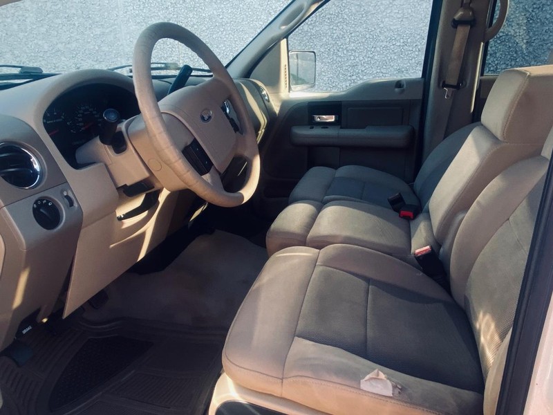 Ford F-150 Vehicle Full-screen Gallery Image 12