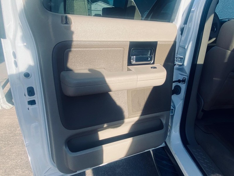 Ford F-150 Vehicle Full-screen Gallery Image 13