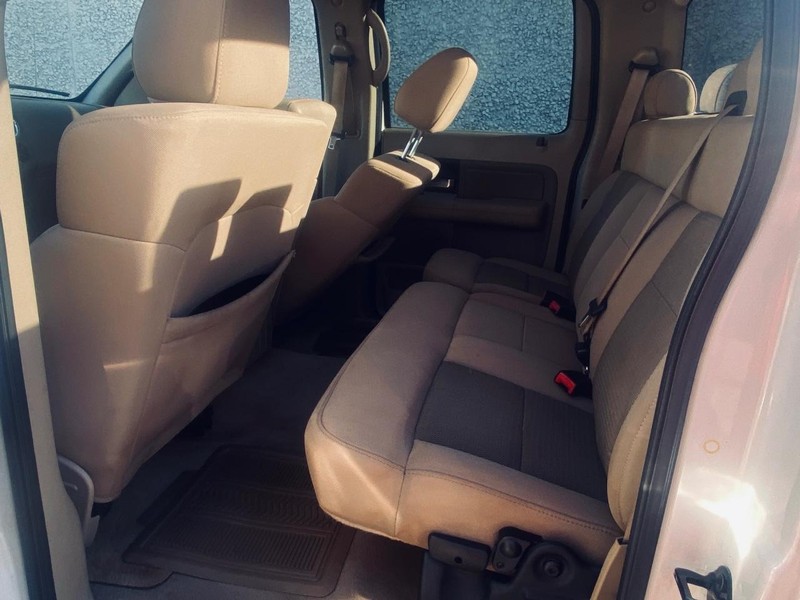 Ford F-150 Vehicle Full-screen Gallery Image 14