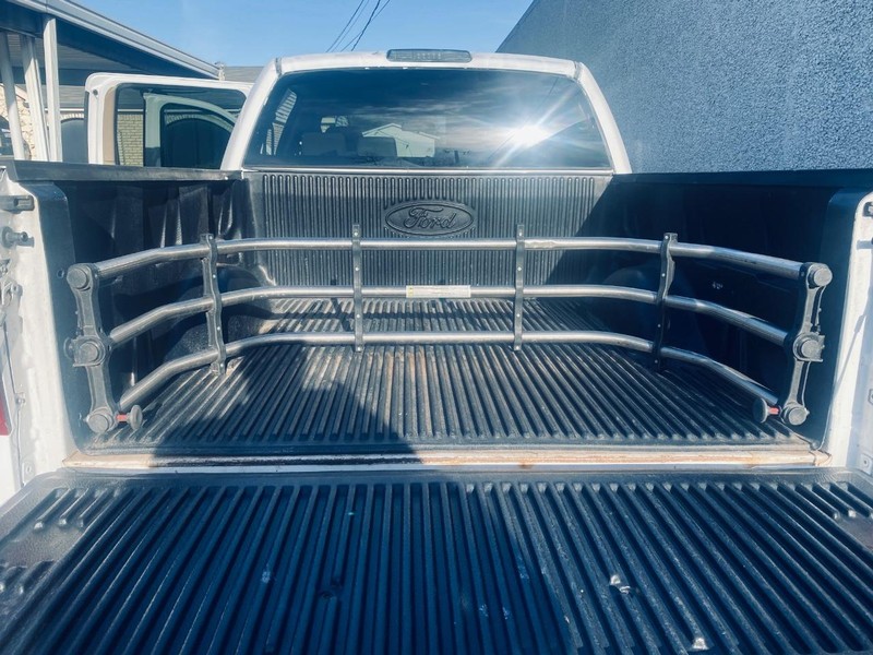 Ford F-150 Vehicle Full-screen Gallery Image 16