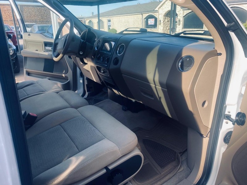 Ford F-150 Vehicle Full-screen Gallery Image 21