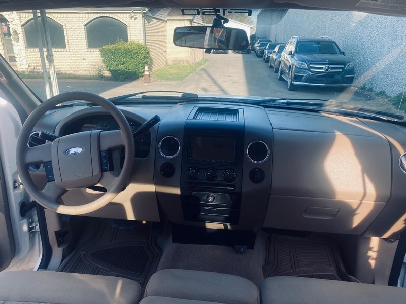 Ford F-150 Vehicle Full-screen Gallery Image 22