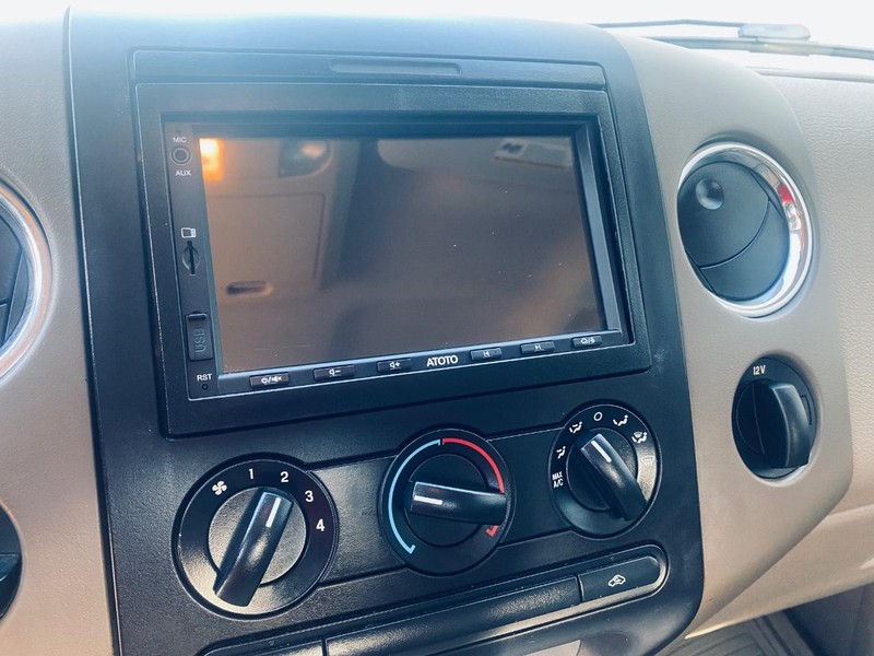 Ford F-150 Vehicle Full-screen Gallery Image 25