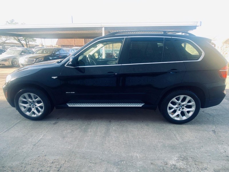 BMW X5 Vehicle Full-screen Gallery Image 02