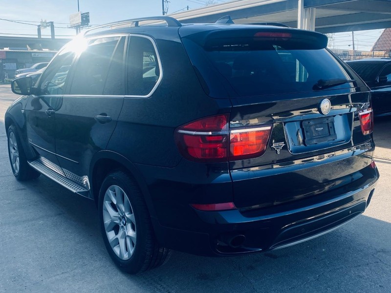 BMW X5 Vehicle Full-screen Gallery Image 03