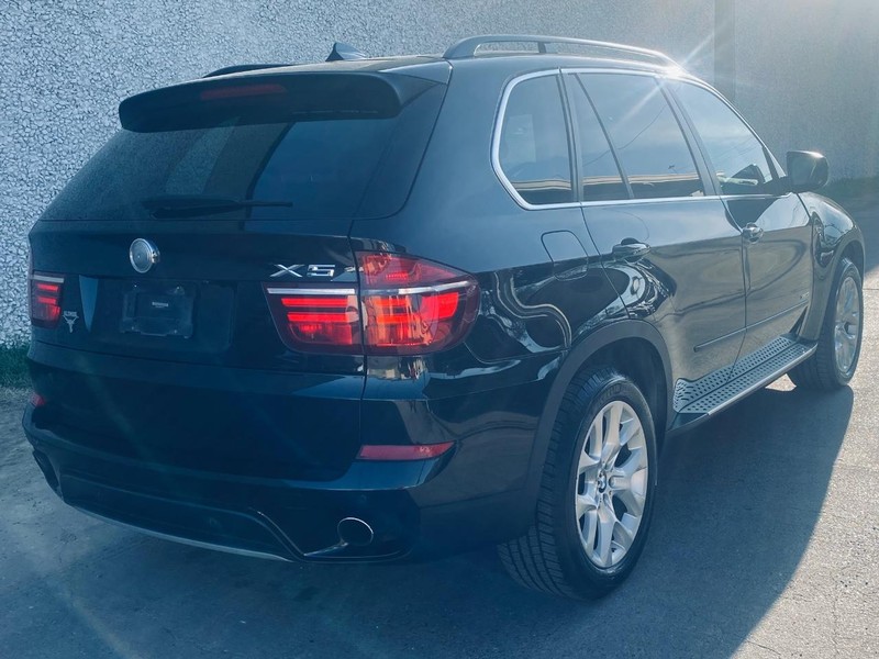 BMW X5 Vehicle Full-screen Gallery Image 06