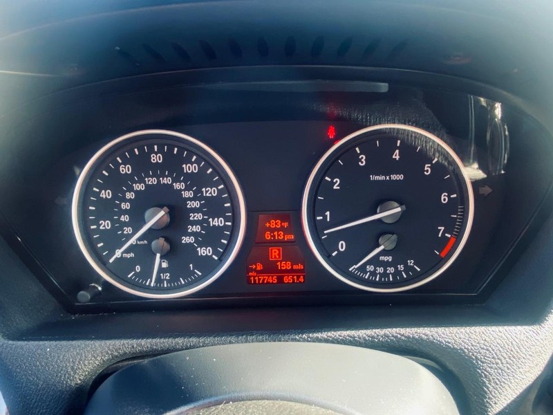 BMW X5 Vehicle Full-screen Gallery Image 26