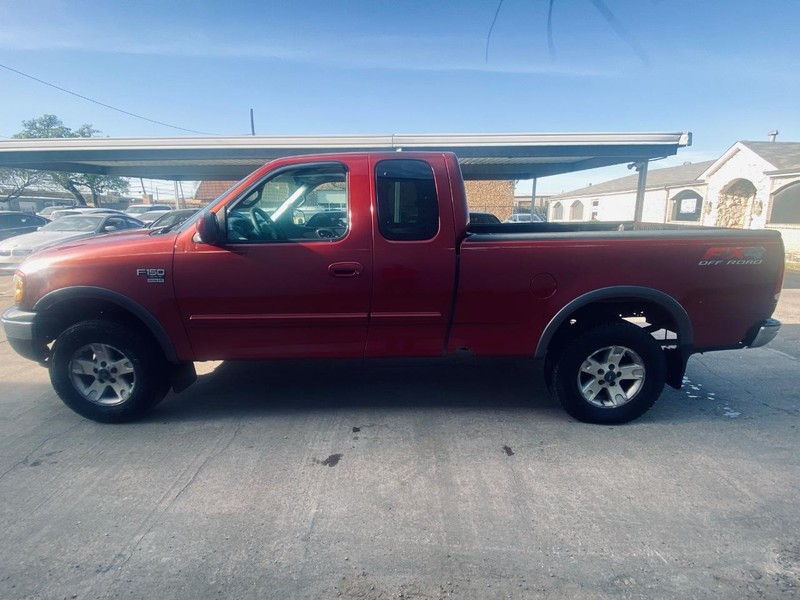 Ford F-150 Vehicle Full-screen Gallery Image 02