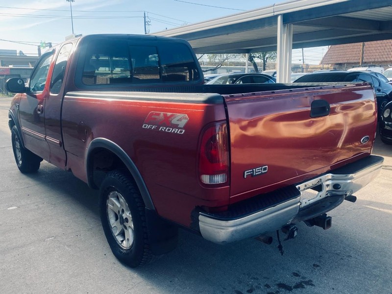 Ford F-150 Vehicle Full-screen Gallery Image 03