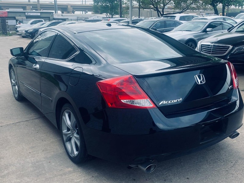 Honda Accord Coupe Vehicle Full-screen Gallery Image 03