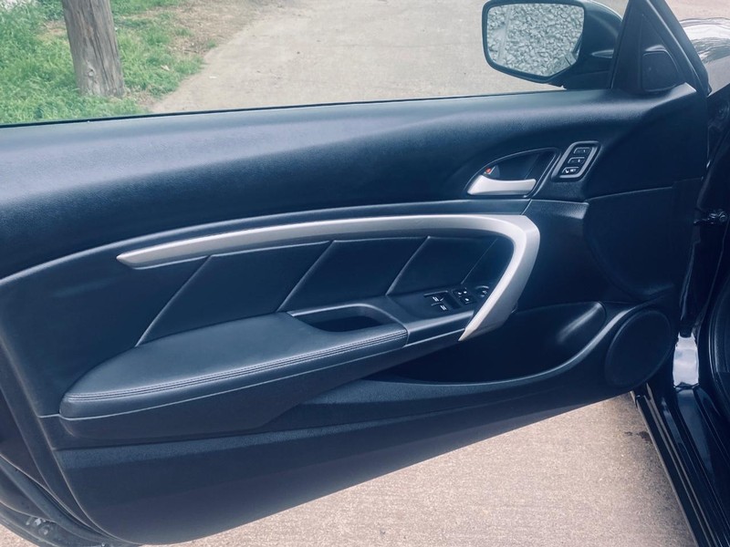Honda Accord Coupe Vehicle Full-screen Gallery Image 11