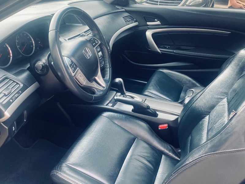 Honda Accord Coupe Vehicle Full-screen Gallery Image 12