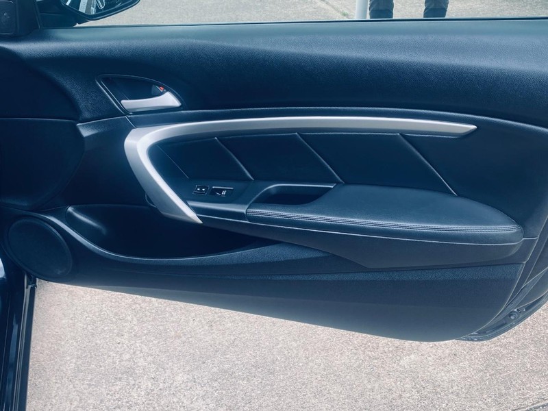 Honda Accord Coupe Vehicle Full-screen Gallery Image 14