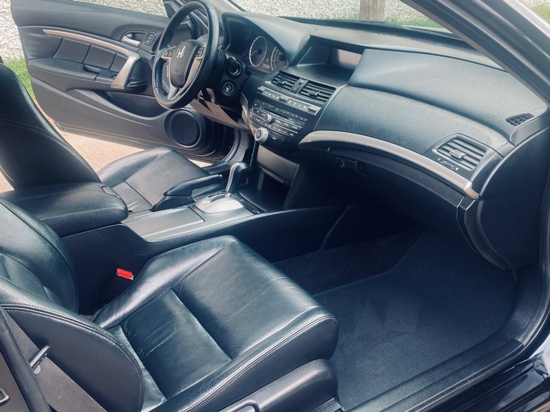 Honda Accord Coupe Vehicle Full-screen Gallery Image 16