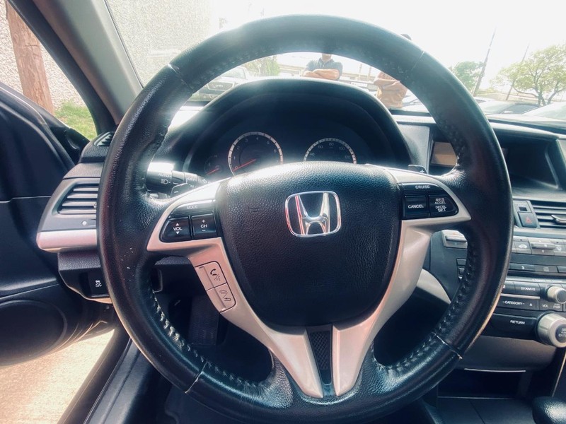 Honda Accord Coupe Vehicle Full-screen Gallery Image 18