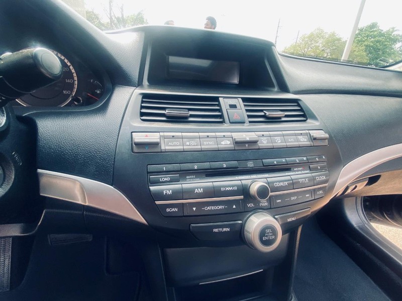 Honda Accord Coupe Vehicle Full-screen Gallery Image 19