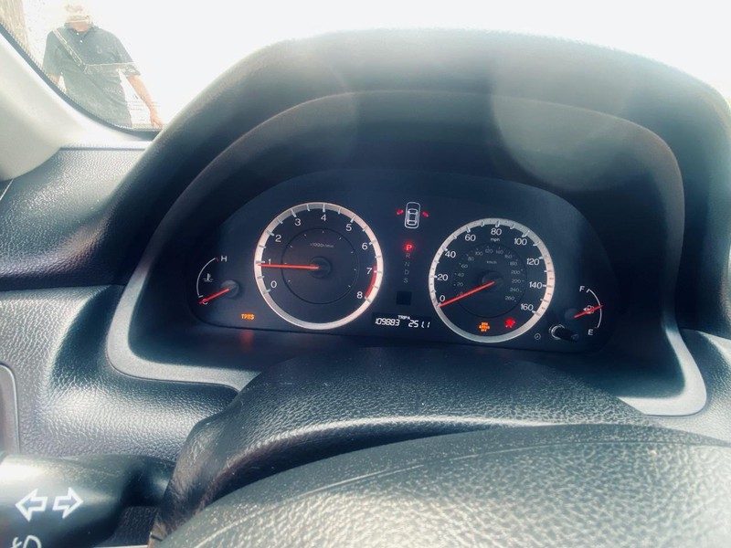 Honda Accord Coupe Vehicle Full-screen Gallery Image 22