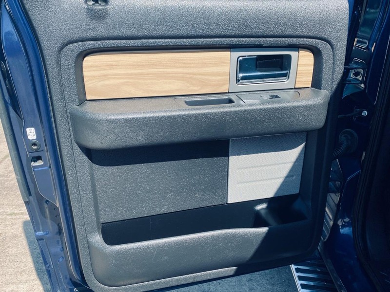Ford F-150 Vehicle Full-screen Gallery Image 12