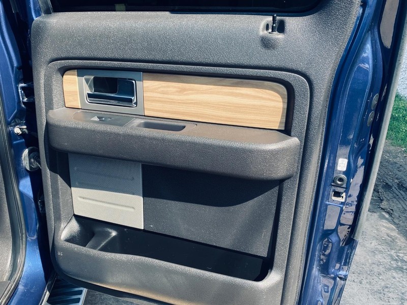 Ford F-150 Vehicle Full-screen Gallery Image 16