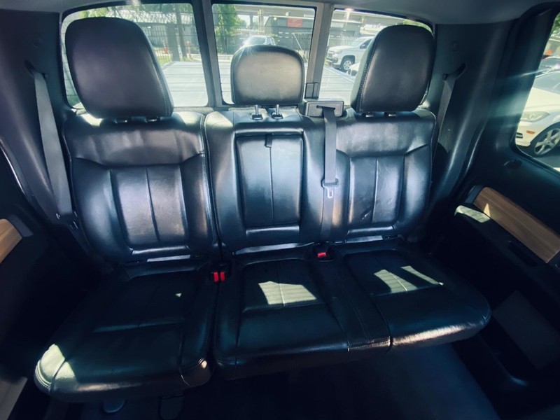 Ford F-150 Vehicle Full-screen Gallery Image 21