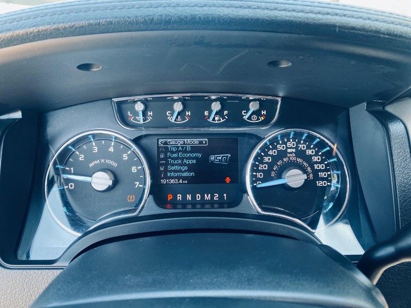 Ford F-150 Vehicle Full-screen Gallery Image 24