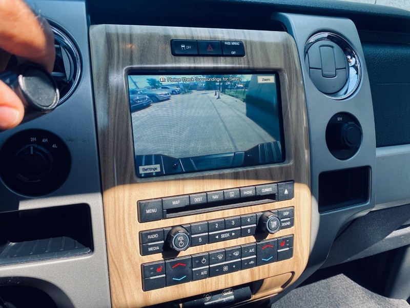 Ford F-150 Vehicle Full-screen Gallery Image 26