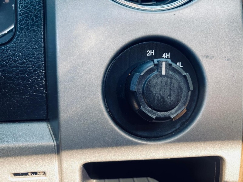 Ford F-150 Vehicle Full-screen Gallery Image 28