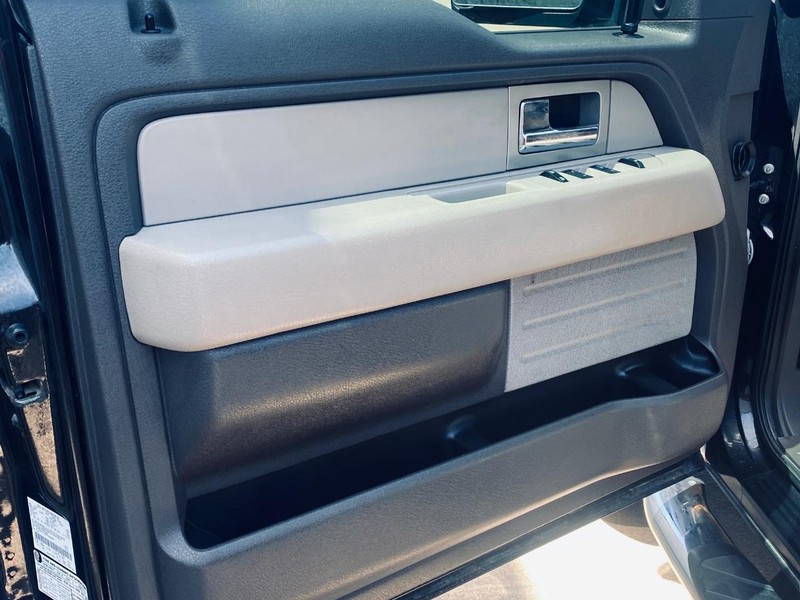 Ford F-150 Vehicle Full-screen Gallery Image 11