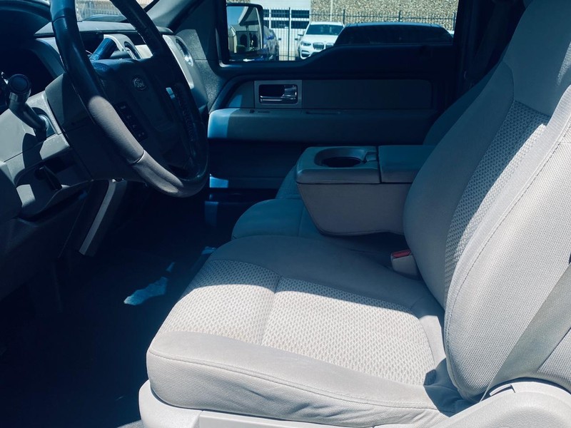 Ford F-150 Vehicle Full-screen Gallery Image 12