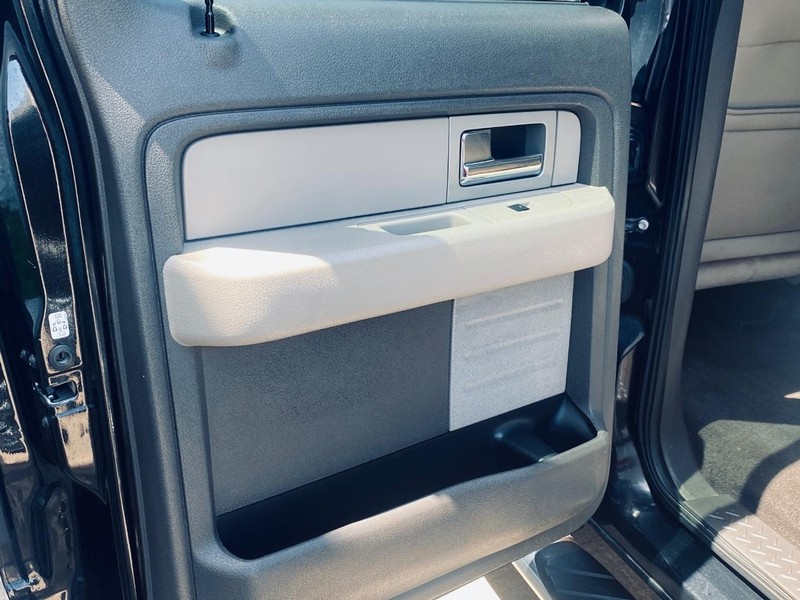 Ford F-150 Vehicle Full-screen Gallery Image 13