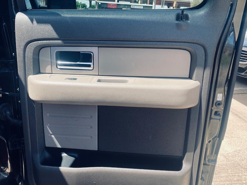 Ford F-150 Vehicle Full-screen Gallery Image 17