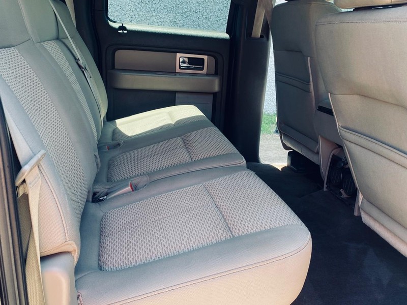 Ford F-150 Vehicle Full-screen Gallery Image 18