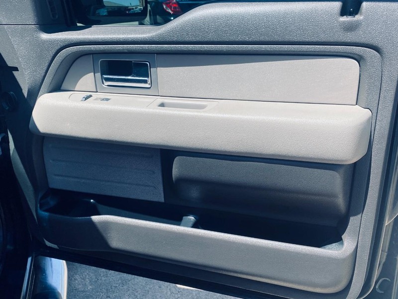 Ford F-150 Vehicle Full-screen Gallery Image 19
